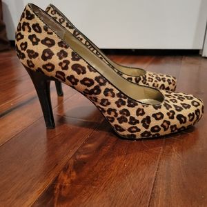 Bandolino Bdeladia Leopard Print Heels. Size 9